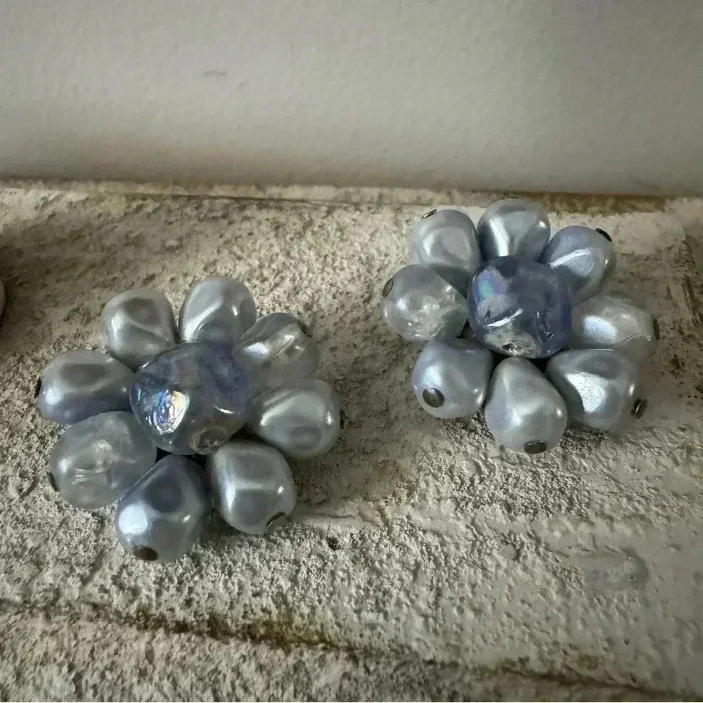 Vintage  costume clip on statement earrings powder blue pearls - Picture 3 of 6